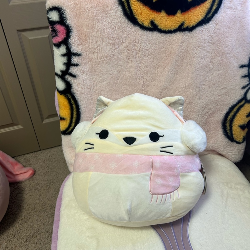 Squishmallows Cream and Pink Cat Bed